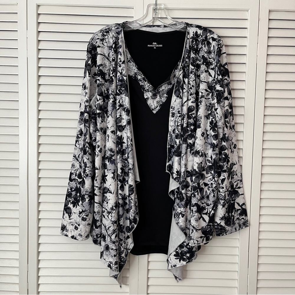 Princess Cruises Black & white floral print cardigan and tank top set size XL